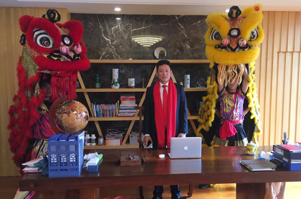 千秋偉業(yè)添錦繡 萬里鵬程展宏圖 —— 常青樹舞獅獻(xiàn)瑞賀新春，歡天喜地迎開工！